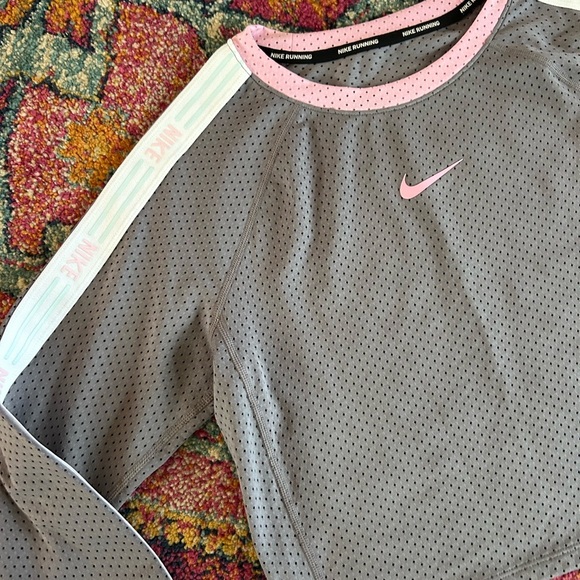 🔥Nike | Women's grey mesh cropped crewneck running top, pink/white accents sz XS - Picture 6 of 16